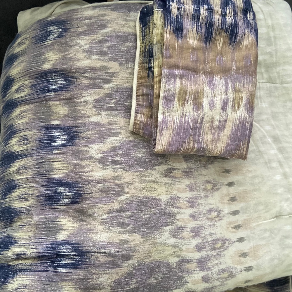 Nate Berkus Queen comforter and shams